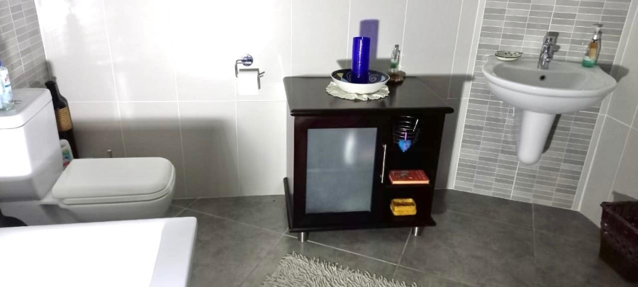 4 Bedroom Property for Sale in Jeffreys Bay Central Eastern Cape